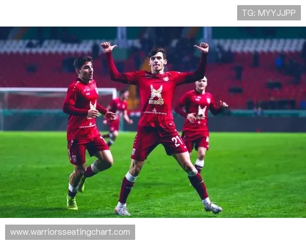 莱奥 vs 克瓦拉茨赫利亚：边锋节奏与技术对比分析