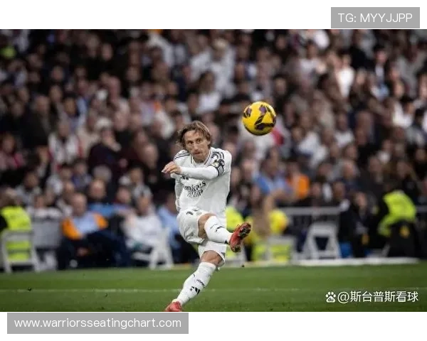 维蒂尼亚与莫德里奇中场组织及节奏控制对比分析